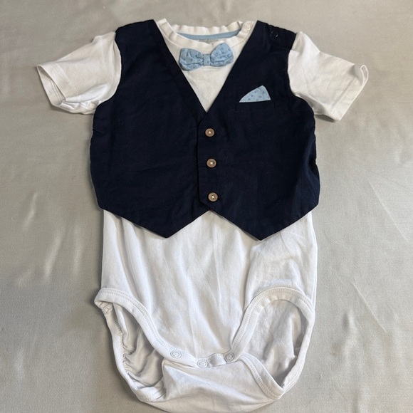H&M - Baby Onesie shirt with Navy Vest and Bow Tie - Picture 1 of 3